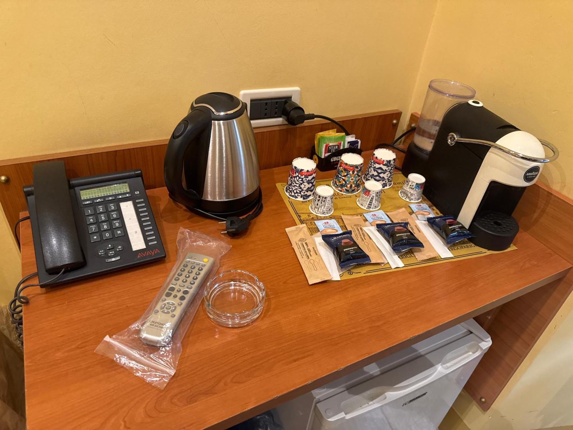 Albergo Parigi Генуя Екстер'єр фото